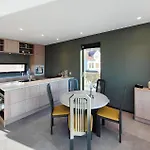 5 Bedroom Lovely In Urangsvag بيت للعطل