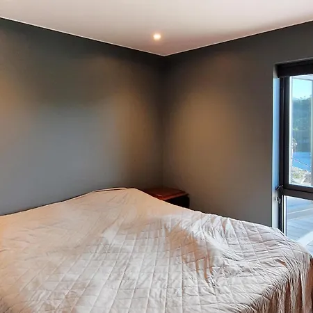 5 Bedroom Lovely In Urangsvag 펜션