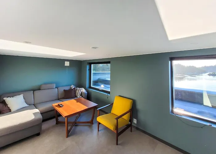 5 Bedroom Lovely In Urangsvag