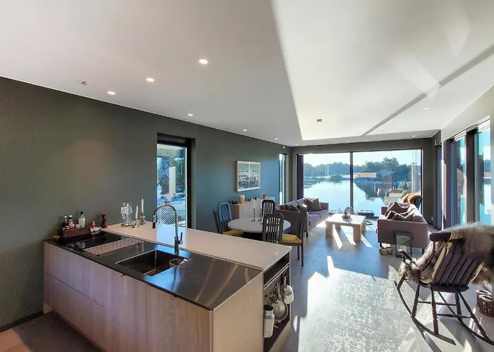 Дом отдыха 5 Bedroom Lovely In Urangsvag *