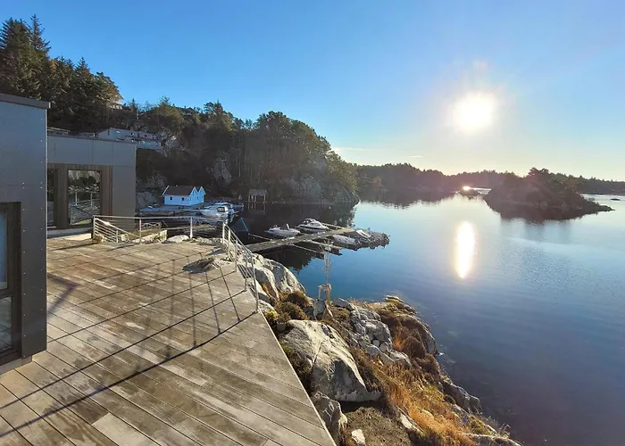 Дом отдыха 5 Bedroom Lovely In Urangsvag